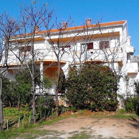 Apartments Kresimir Beauty With Shadow Trees And Parking Place Đảo Pag Ngoại thất bức ảnh