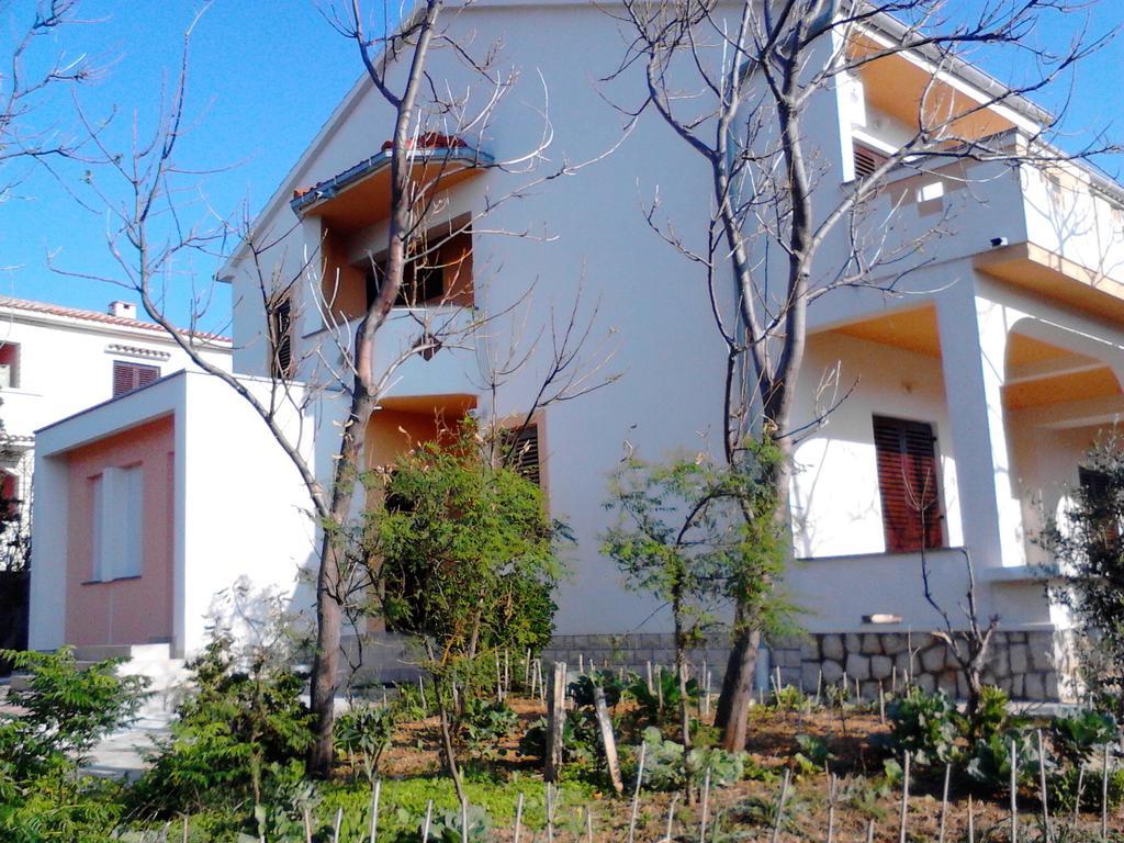 Apartments Kresimir Beauty With Shadow Trees And Parking Place Đảo Pag Phòng bức ảnh