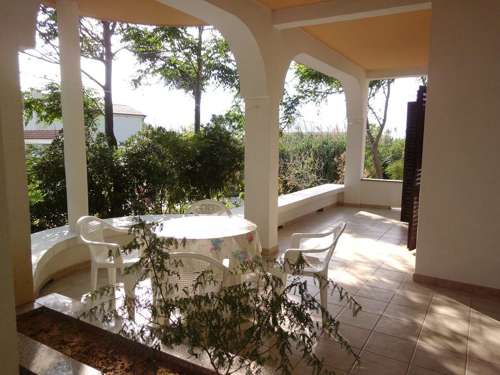 Apartments Kresimir Beauty With Shadow Trees And Parking Place Đảo Pag Ngoại thất bức ảnh