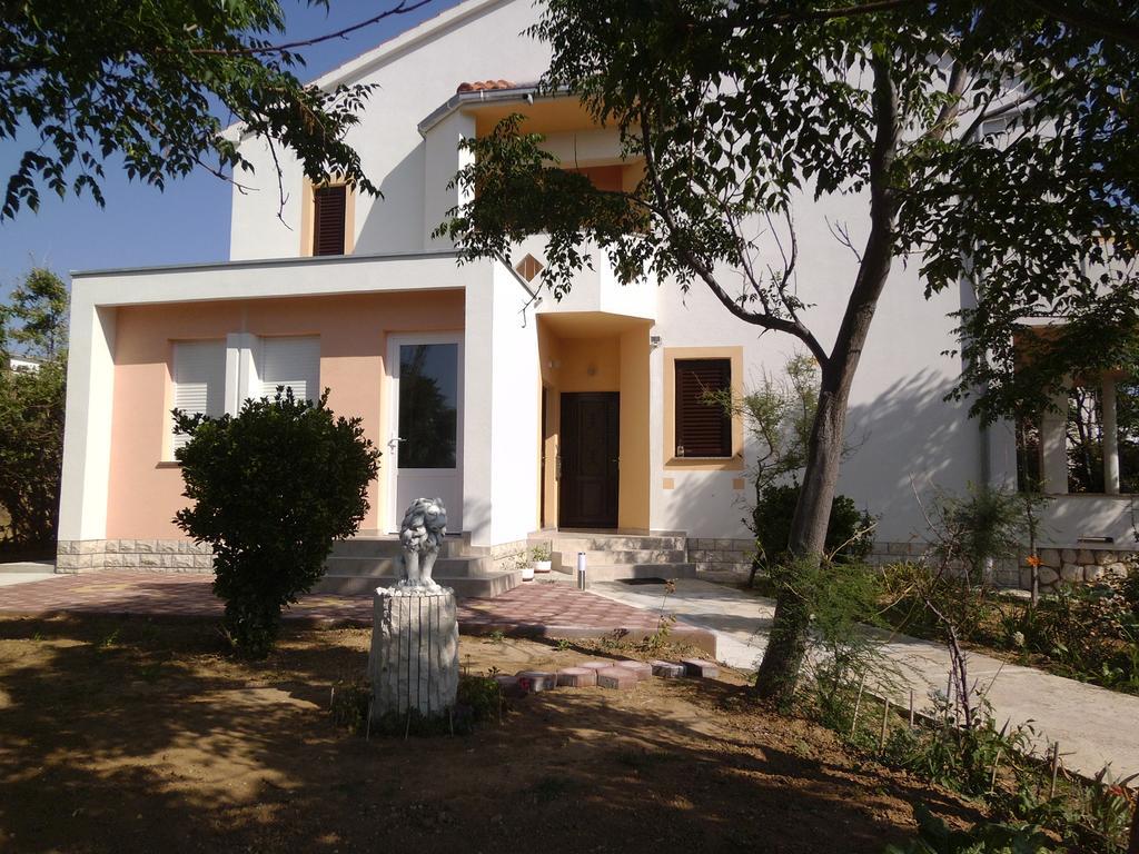 Apartments Kresimir Beauty With Shadow Trees And Parking Place Đảo Pag Ngoại thất bức ảnh