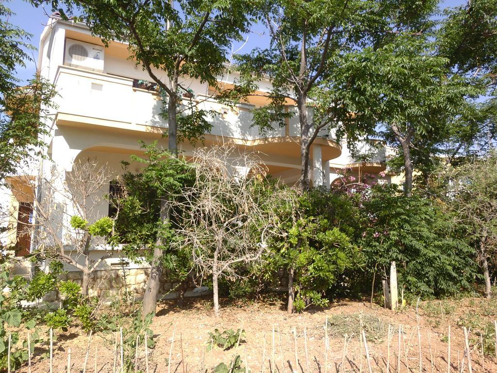 Apartments Kresimir Beauty With Shadow Trees And Parking Place Đảo Pag Ngoại thất bức ảnh