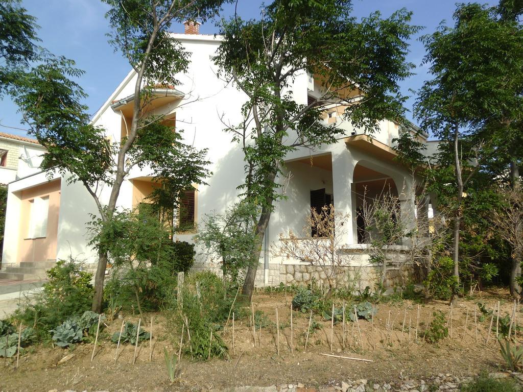 Apartments Kresimir Beauty With Shadow Trees And Parking Place Đảo Pag Ngoại thất bức ảnh