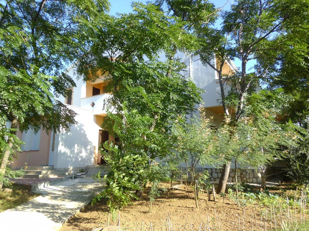 Apartments Kresimir Beauty With Shadow Trees And Parking Place Đảo Pag Phòng bức ảnh