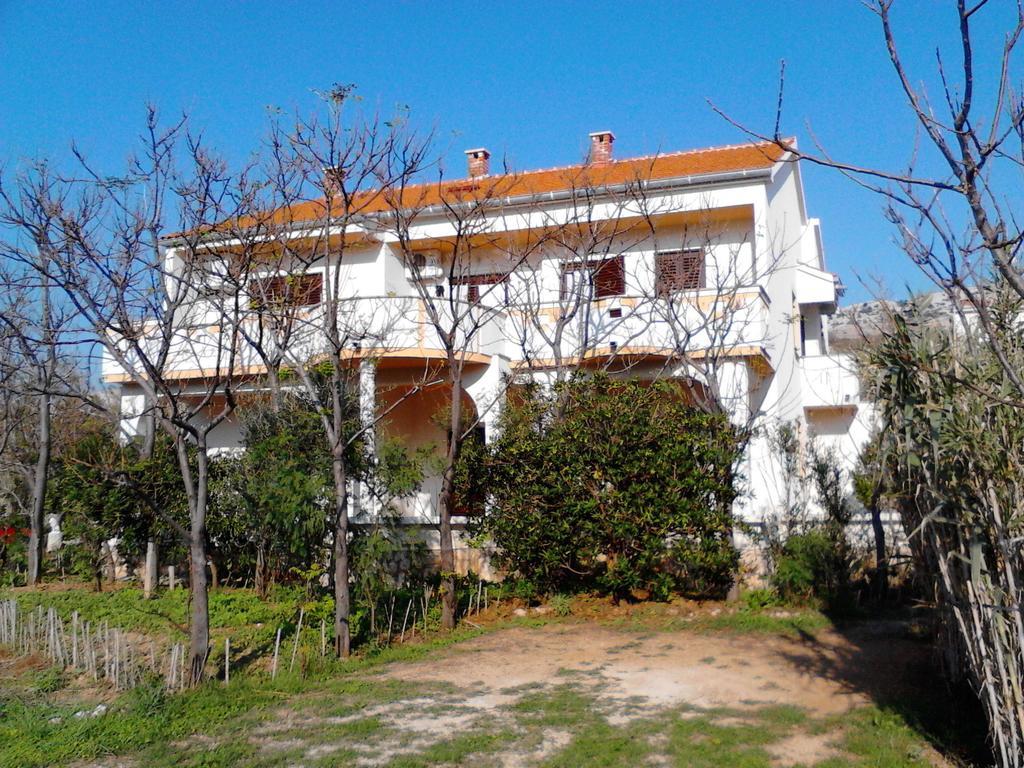 Apartments Kresimir Beauty With Shadow Trees And Parking Place Đảo Pag Ngoại thất bức ảnh